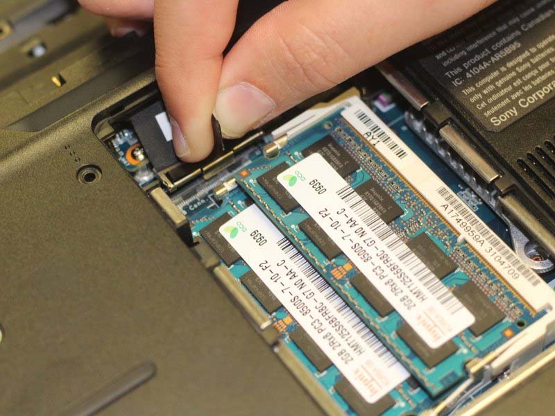 huong-dan-cach-thao-vo-sau-laptop-sony-vaio-vpccw17fx-h6