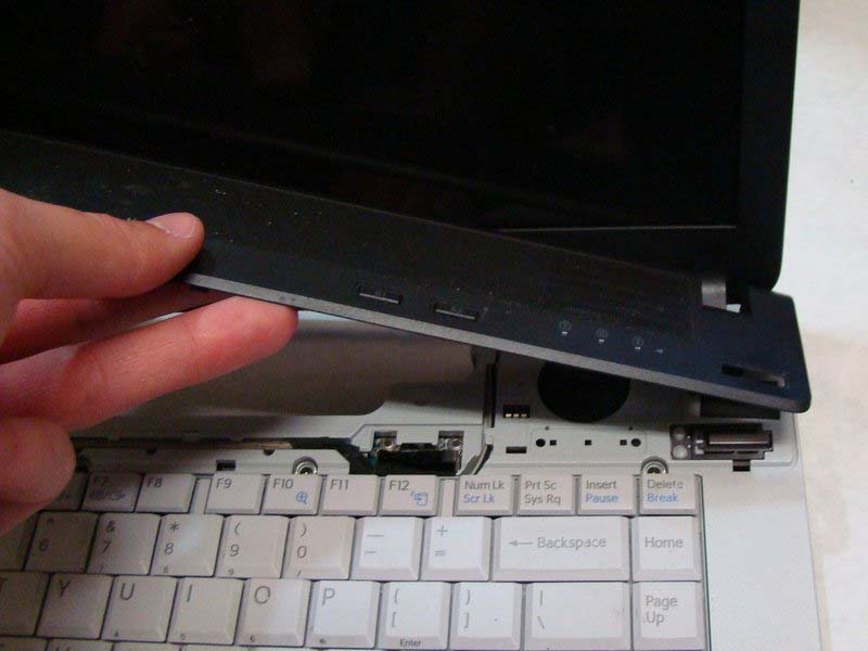 huong-dan-cach-thay-ban-phim-laptop-sony-vaio-vgn-fs640-h11