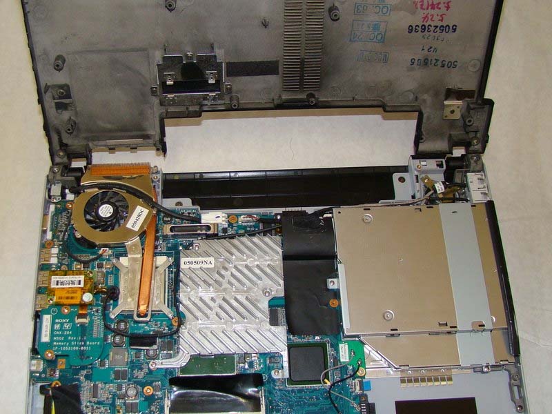 huong-dan-cach-thay-ban-phim-laptop-sony-vaio-vgn-fs640-h9