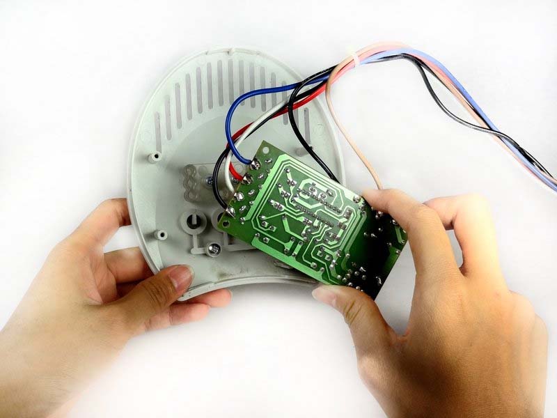 huong-dan-cach-thay-bang-mach-in-pcb-seville-classics-msc10166-h5