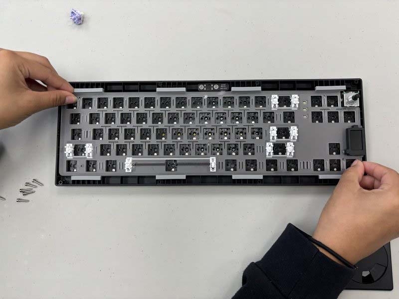 huong-dan-cach-thay-bo-mach-pcb-epomaker-shadow-x-h5