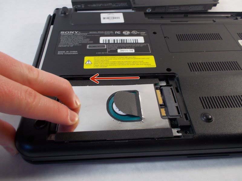huong-dan-cach-thay-o-cung-sony-vaio-vpceg26fx-h3