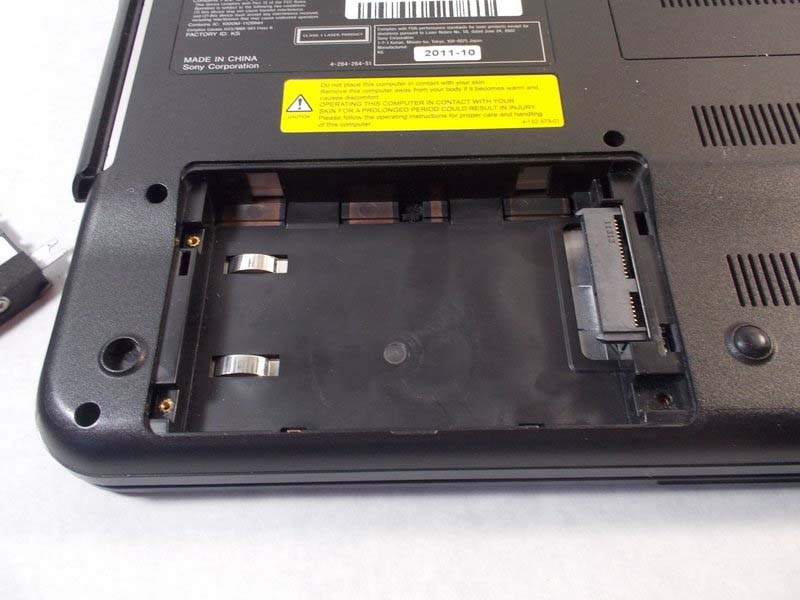 huong-dan-cach-thay-o-cung-sony-vaio-vpceg26fx-h4