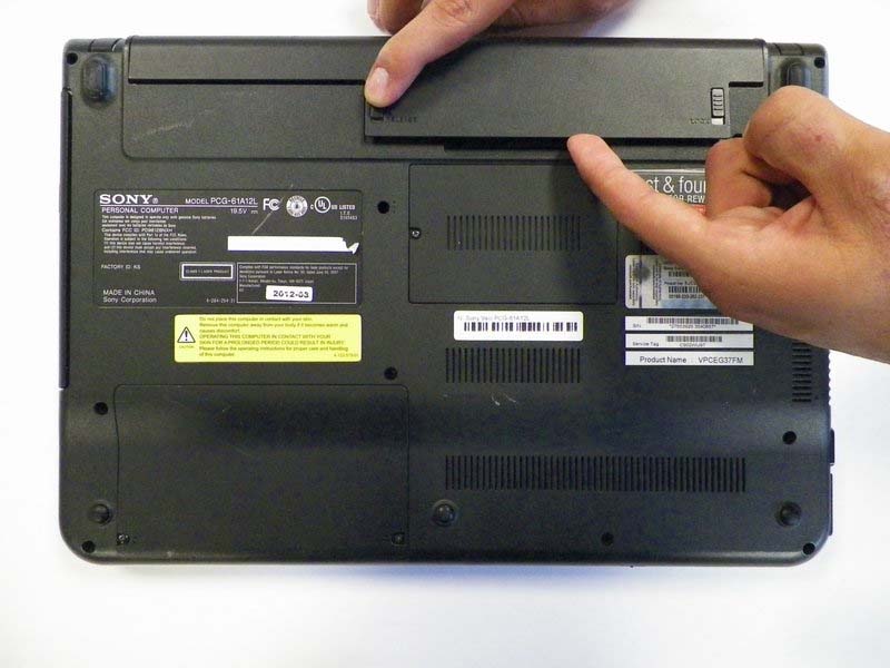 huong-dan-cach-thay-pin-laptop-sony-vaio-vpceg37fm-h2