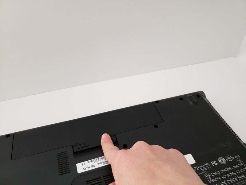 huong-dan-cach-thay-pin-laptop-sony-vaio-vpcf115fm-h2