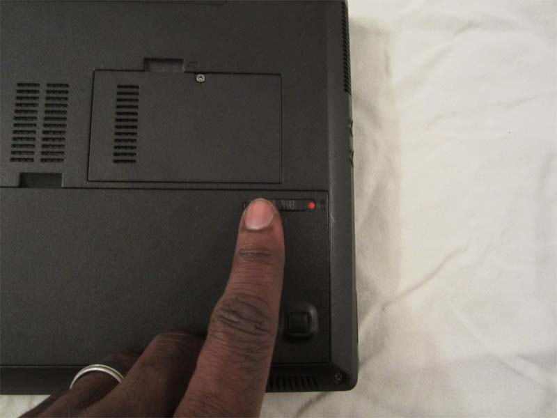 huong-dan-cach-thay-pin-tren-asus-eee-pc-t101mt-h2