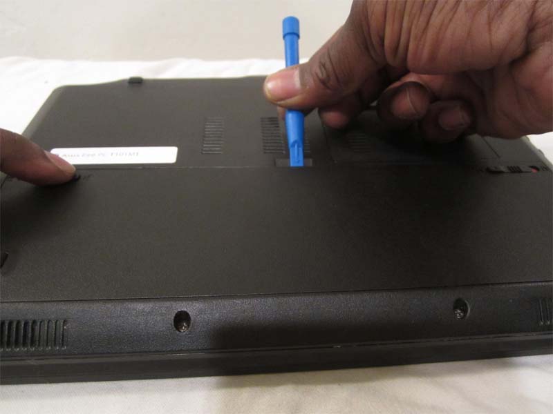 huong-dan-cach-thay-pin-tren-asus-eee-pc-t101mt-h3
