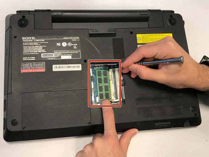 huong-dan-cach-thay-ram-cho-sony-vaio-vpcf2390x-h3