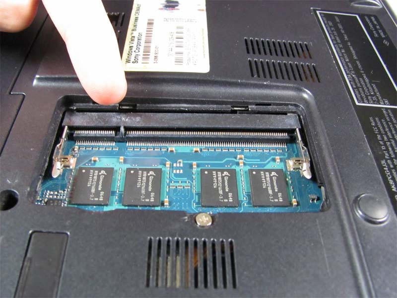 huong-dan-cach-thay-ram-laptop-sony-vaio-vgn-txn25n-h3