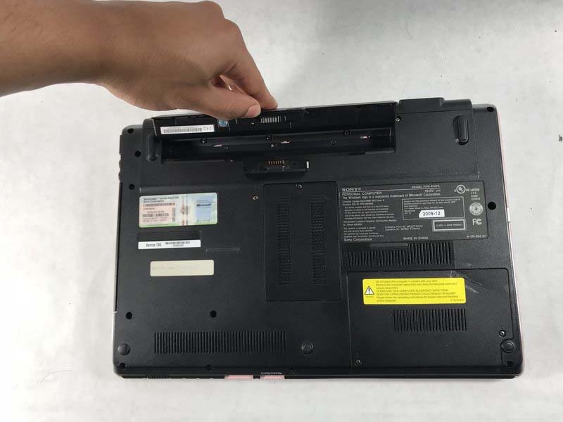 huong-dan-cach-thay-ram-laptop-sony-vaio-vpcw21fx-h2