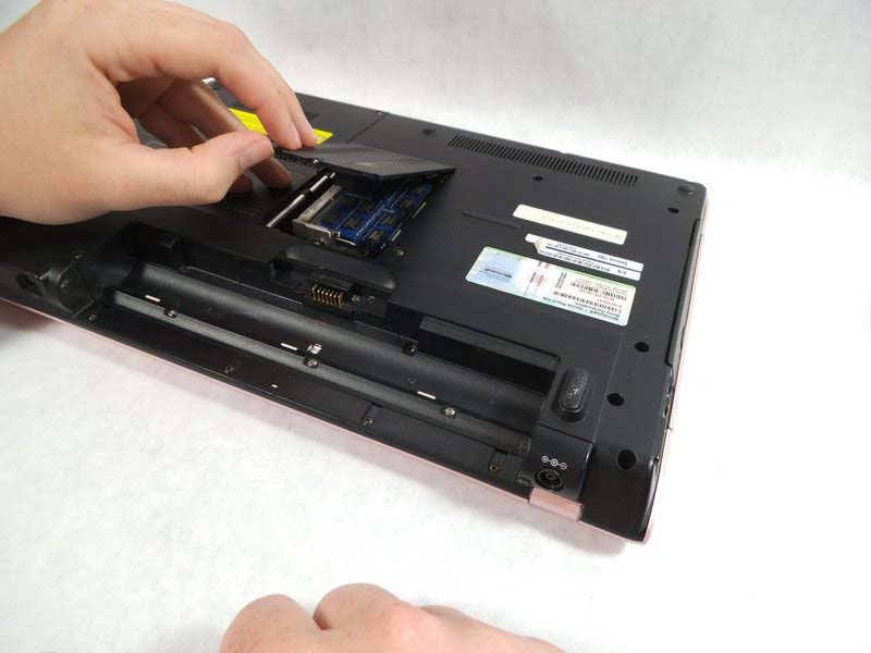 huong-dan-cach-thay-ram-laptop-sony-vaio-vpcw21fx-h3
