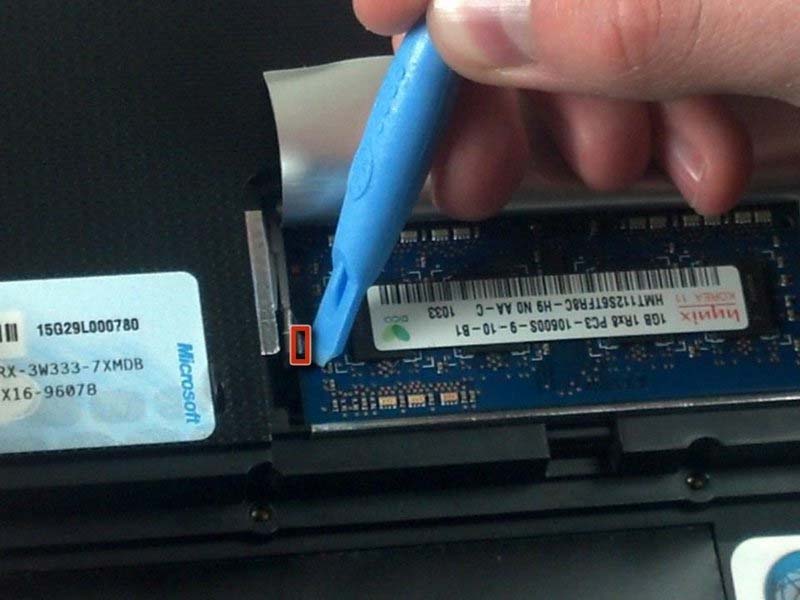 huong-dan-cach-thay-ram-tren-asus-eee-pc-1018p-h6