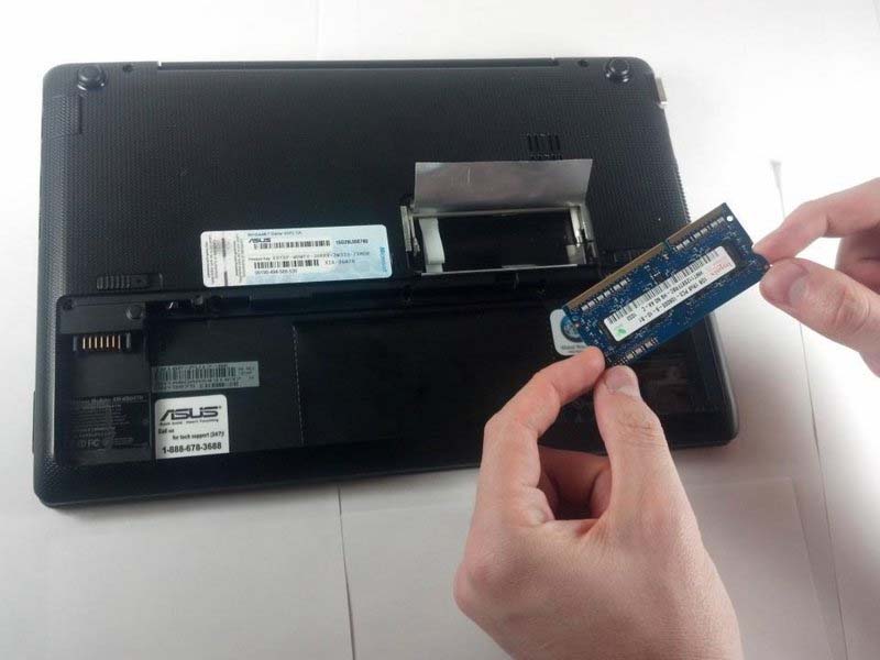 huong-dan-cach-thay-ram-tren-asus-eee-pc-1018p-h7