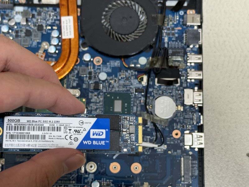 huong-dan-cach-thay-ssd-trong-laptop-eluktronics-n850hk-h5