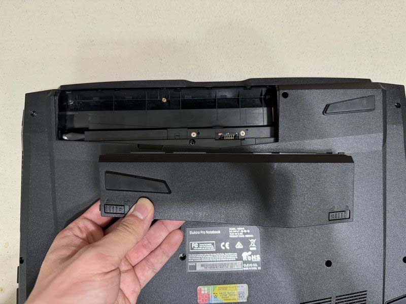 huong-dan-cach-thay-ssd-trong-laptop-eluktronics-n850hk