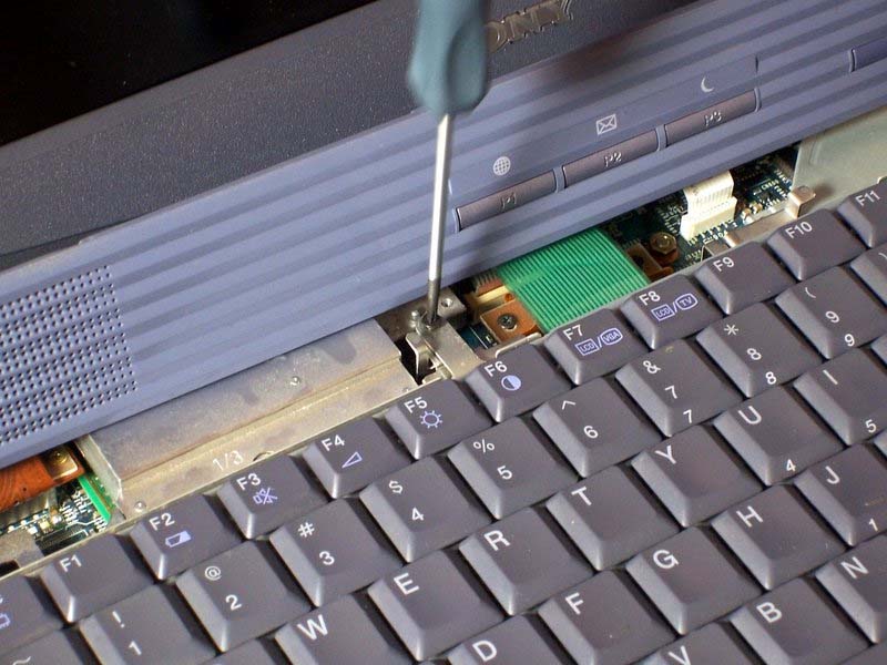 huong-dan-cach-thay-the-ban-phim-tren-sony-vaio-pcg-f420-h6