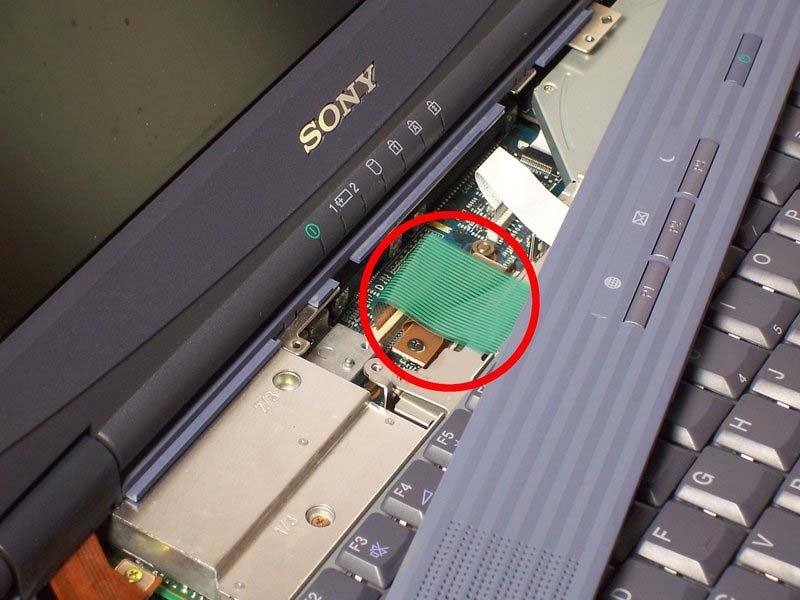 huong-dan-cach-thay-the-ban-phim-tren-sony-vaio-pcg-f420-h7