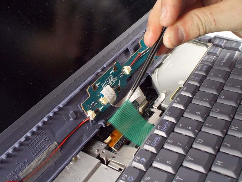 huong-dan-cach-thay-the-ban-phim-tren-sony-vaio-pcg-f420-h8