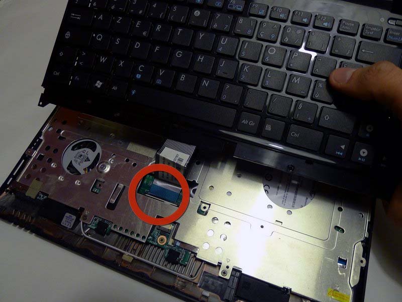 huong-dan-thay-ban-phim-asus-eee-pc-1215n-h11