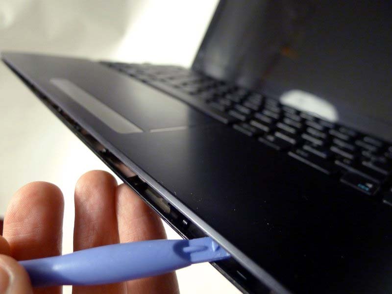 huong-dan-thay-ban-phim-asus-eee-pc-1215n-h7