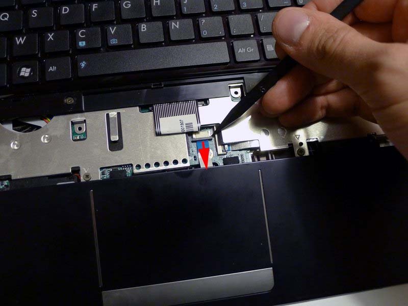 huong-dan-thay-ban-phim-asus-eee-pc-1215n-h8