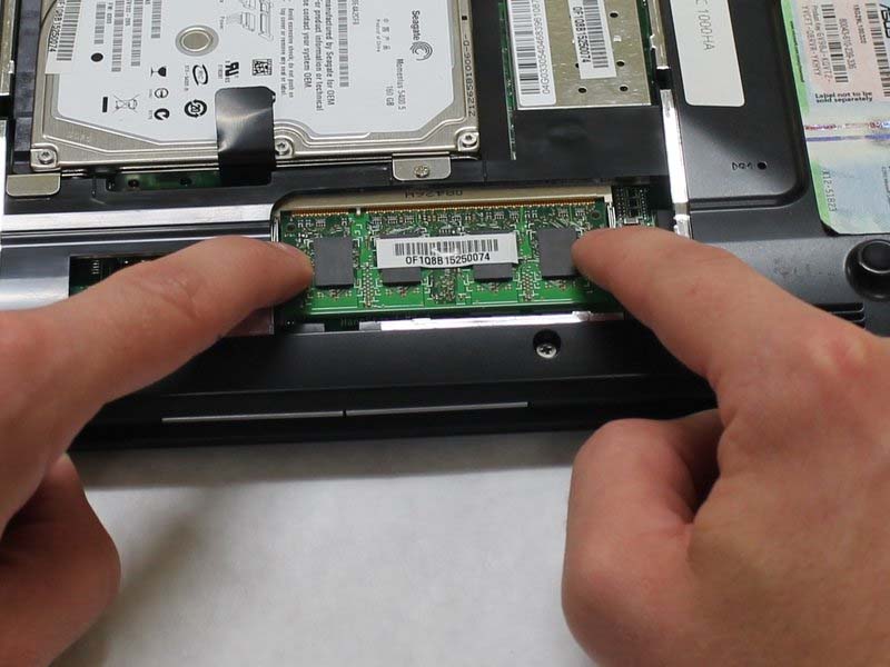 huong-dan-thay-ram-tren-asus-eee-pc-1000ha-h5