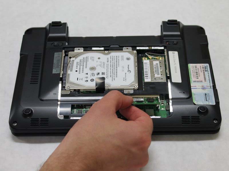 huong-dan-thay-ram-tren-asus-eee-pc-1000ha-h6