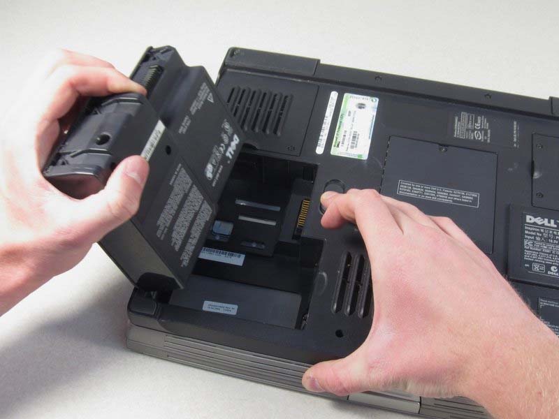 huong-dan-thay-the-mini-pci-wifi-tren-dell-inspiron-9100-h2