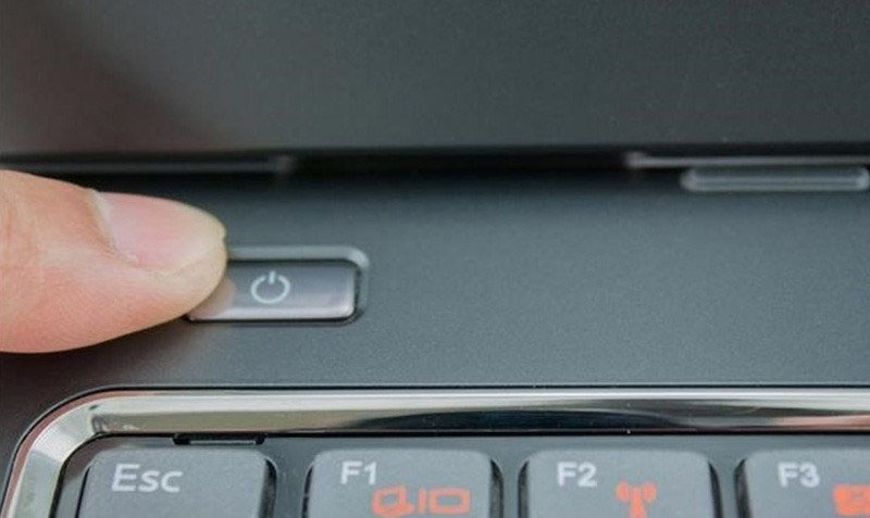 laptop-dell-bi-treo-logo-nguyen-nhan-chinh-djau-h5