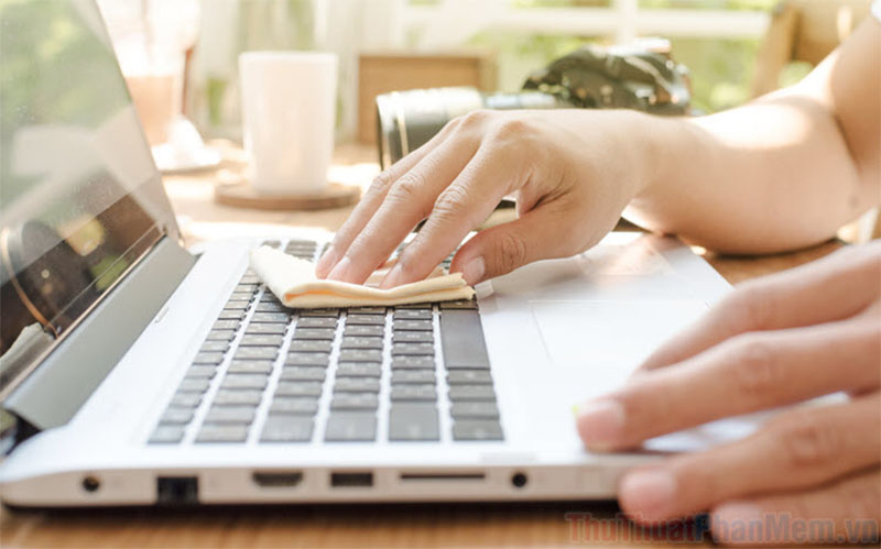 laptop-dell-bi-treo-logo-nguyen-nhan-chinh-djau-h6