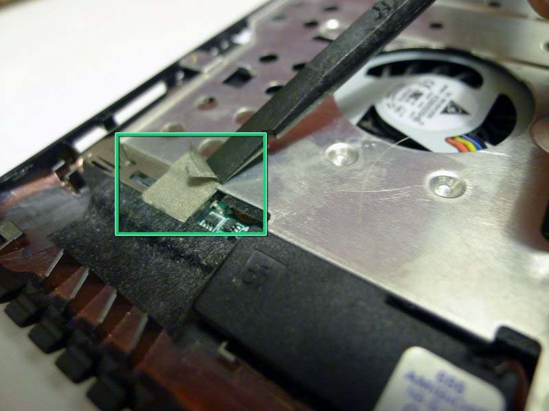 mach-ban-cach-thay-o-cung-tren-asus-eee-pc-1215n-h11