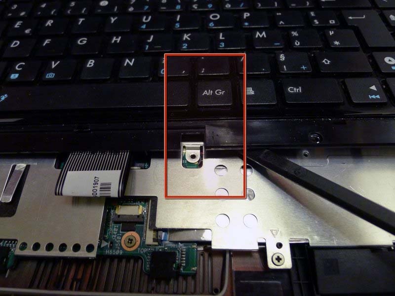 mach-ban-cach-thay-o-cung-tren-asus-eee-pc-1215n-h9