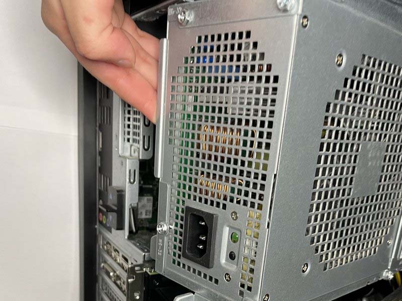 quy-trinh-cac-buoc-thay-ssd-alienware-aurora-a5-h3