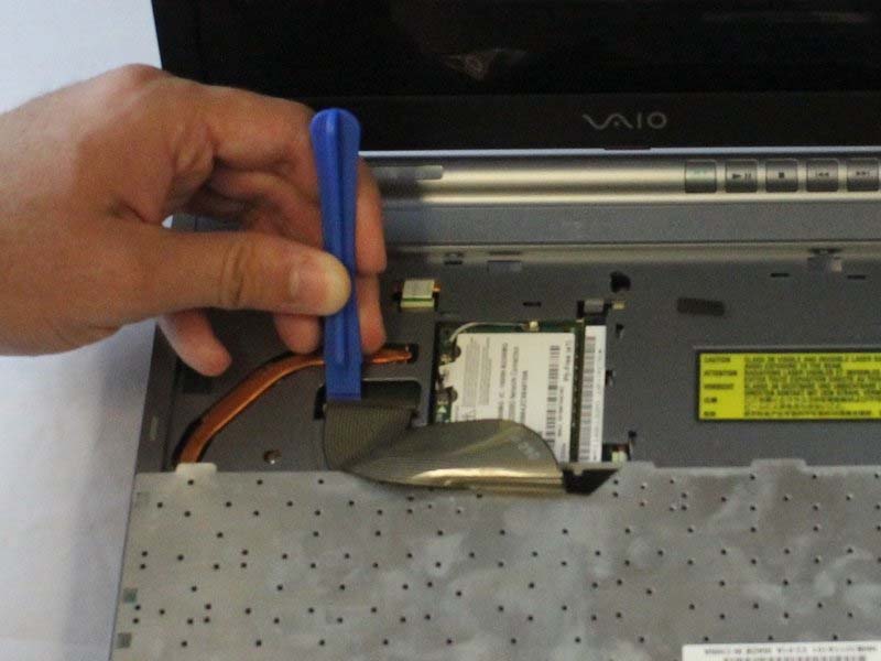quy-trinh-thay-o-djia-quang-tren-sony-vaio-pcg-4g1l-h4