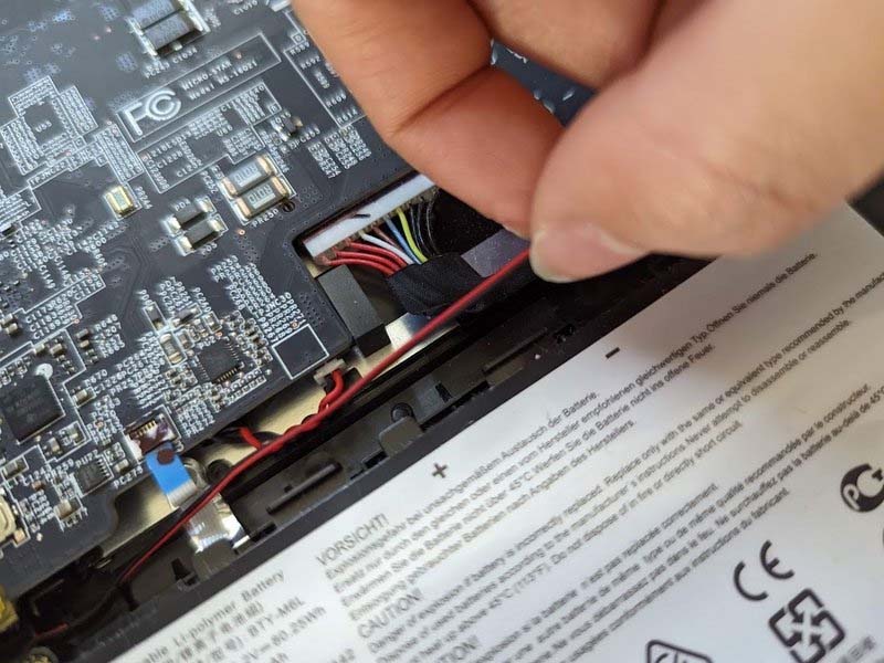 cach-thay-ram-cho-laptop-msi-gs65-stealth-thin-8re-h2