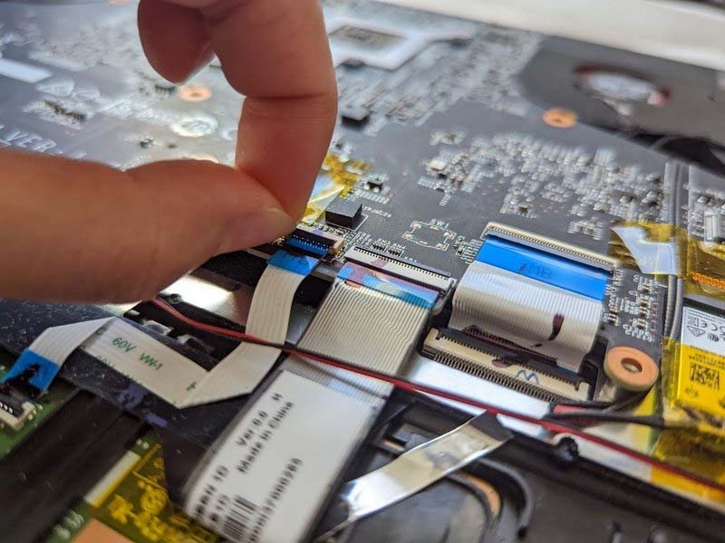 cach-thay-ram-cho-laptop-msi-gs65-stealth-thin-8re-h3