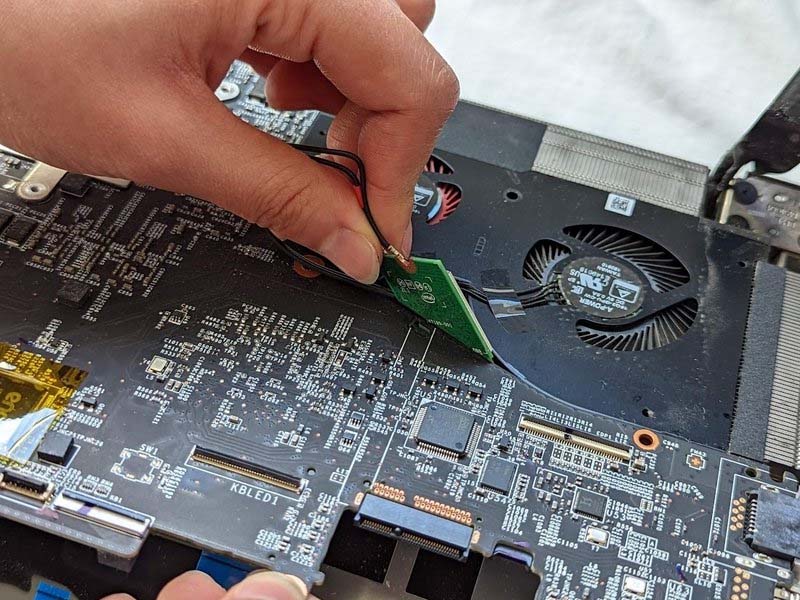 cach-thay-ram-cho-laptop-msi-gs65-stealth-thin-8re-h6