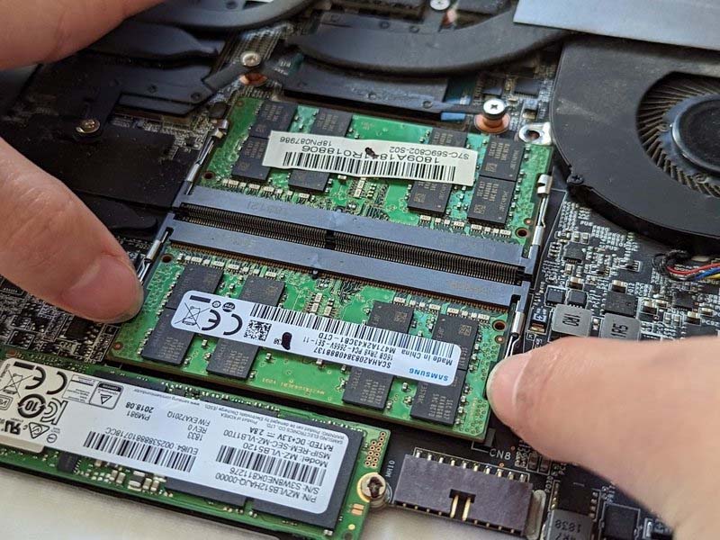 cach-thay-ram-cho-laptop-msi-gs65-stealth-thin-8re-h8